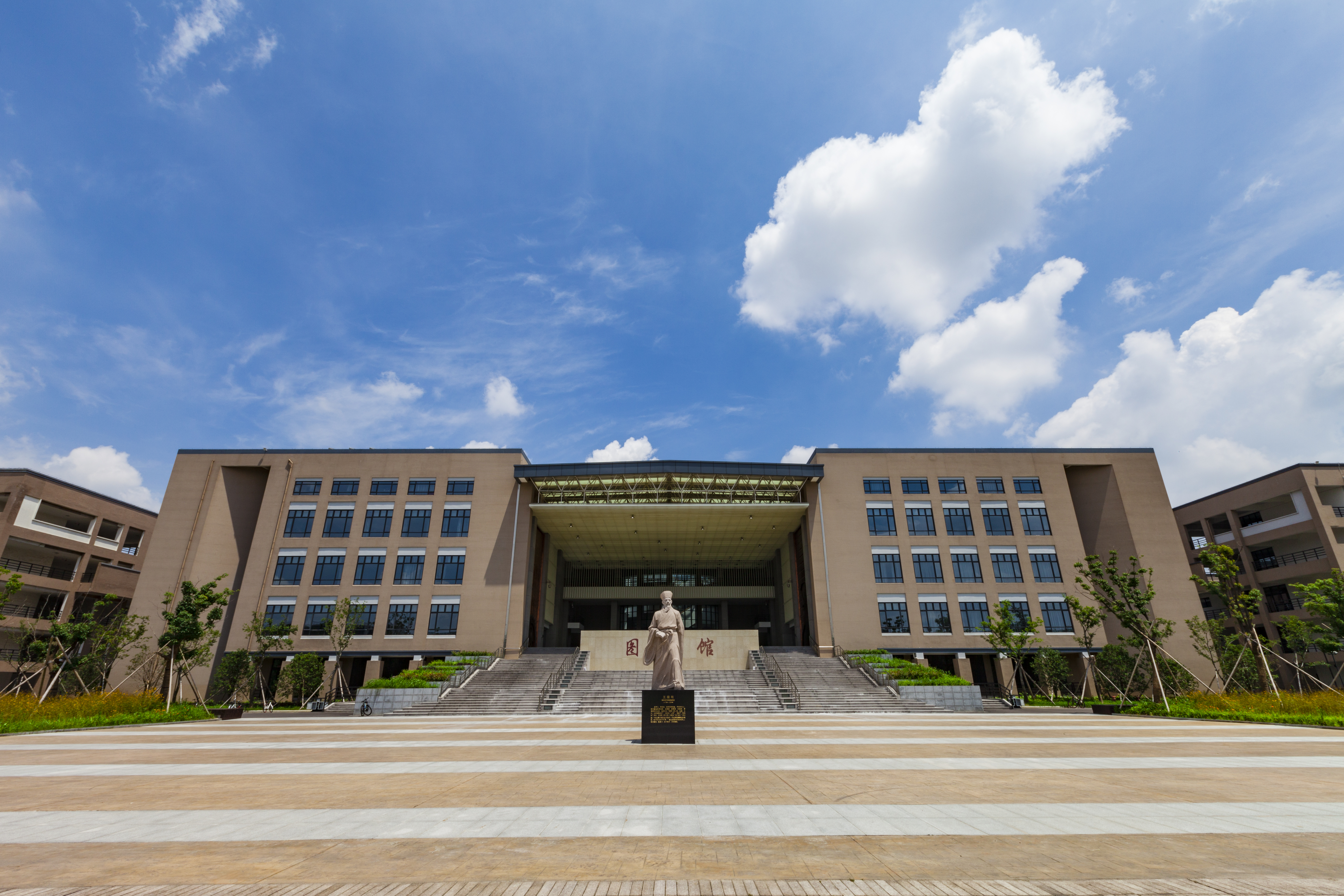 从一人公司到统一战线：易经解卦+知行合一，读懂合作与AI的生存智慧